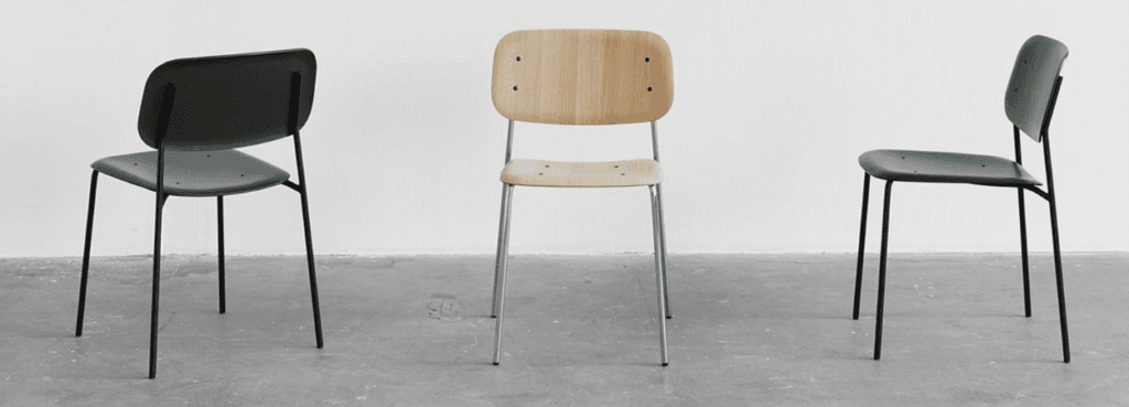 Three Soft Edge 40 chairs: two in dark grey with steel legs, one in light wood with silver legs.