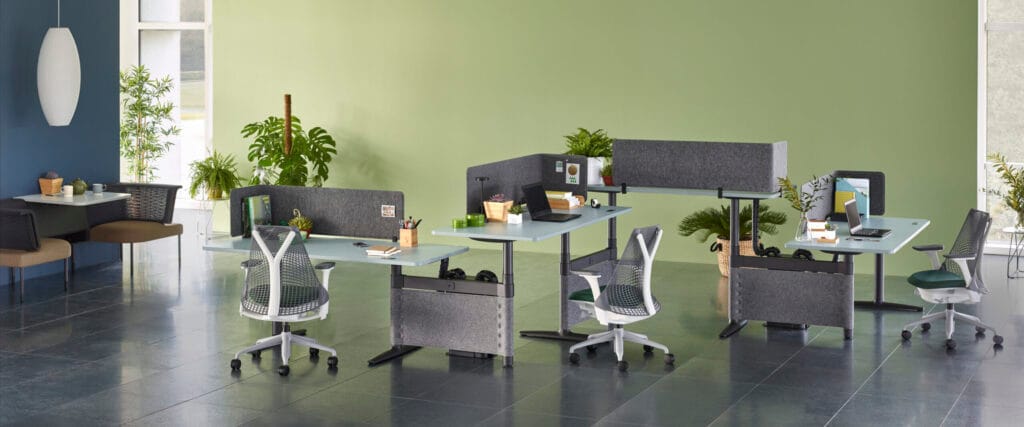 Flexible office design with modern desks, chairs, and plants. ATL_0214_APAC.